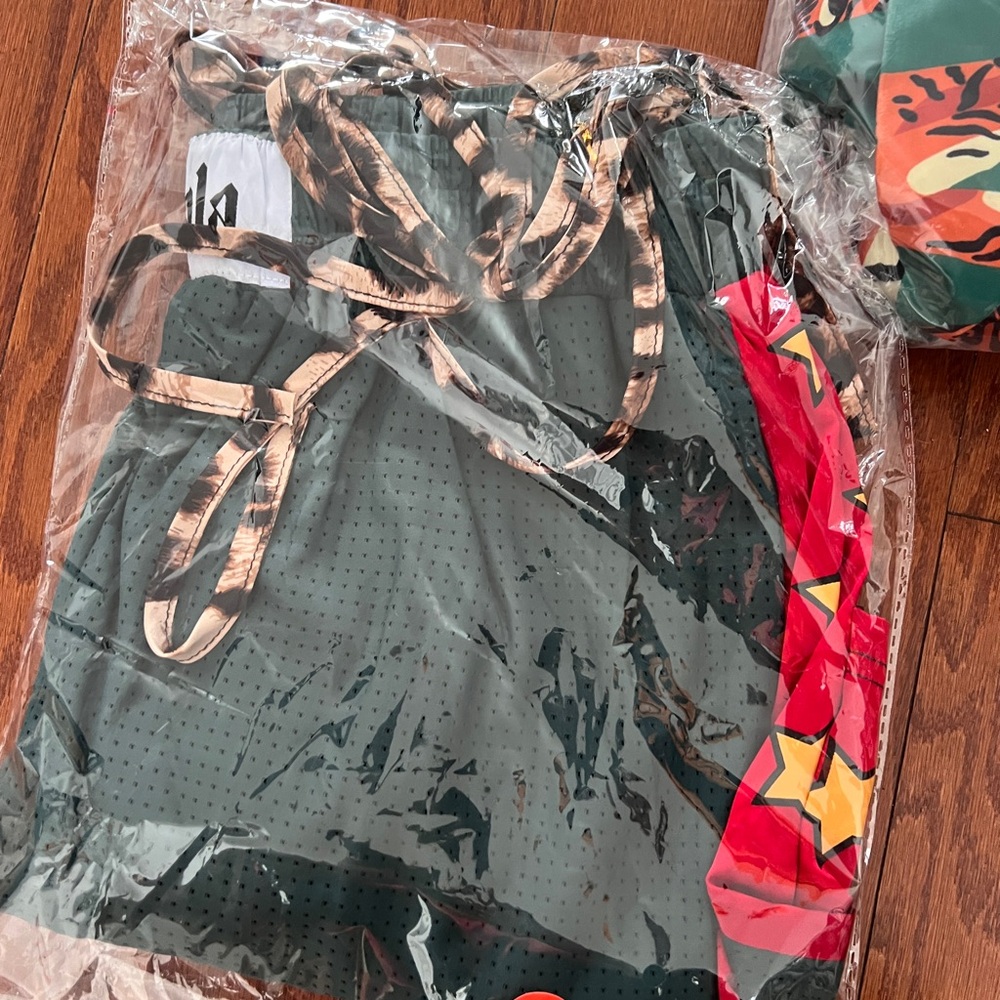 Dressed in lala Green Women's short, XS - Picture 2 of 3
